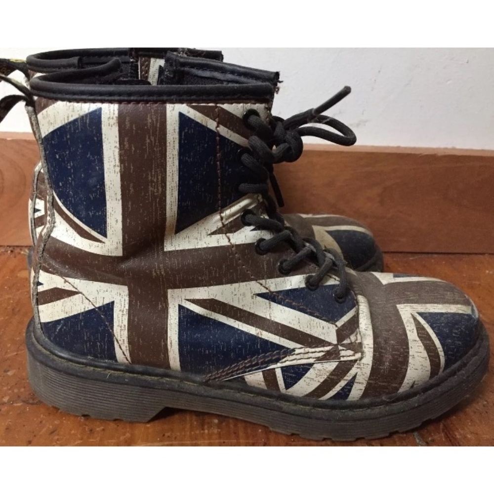 DOC MARTENS Union Jack flag boots sz 4